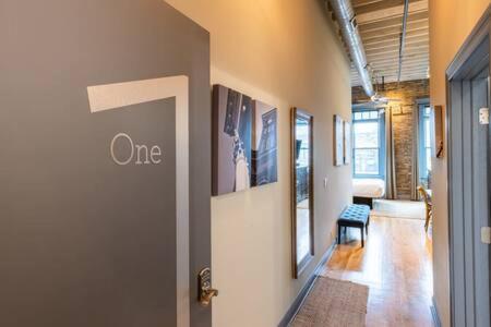 Hip Urban Loft - Small Town Charm - 124 Lofts #1 West Dundee Экстерьер фото