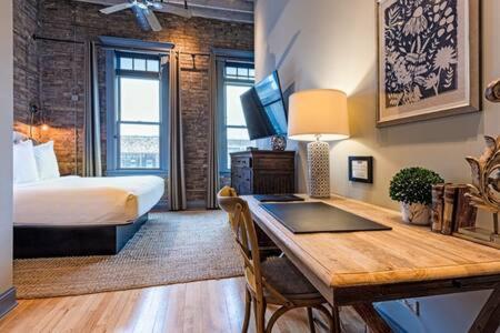 Hip Urban Loft - Small Town Charm - 124 Lofts #1 West Dundee Экстерьер фото